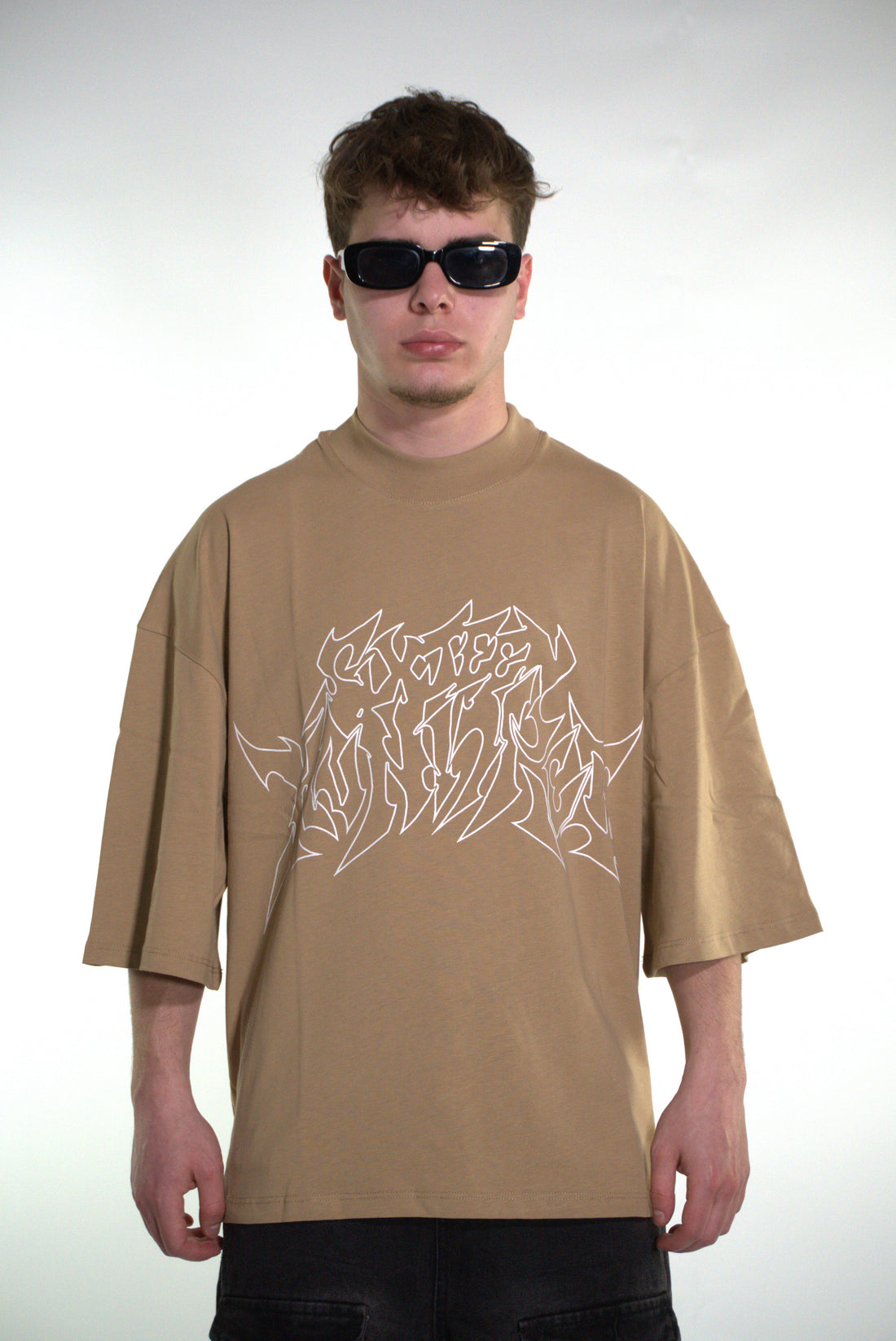 T-SHIRT GOTIC BEIGE/NERA