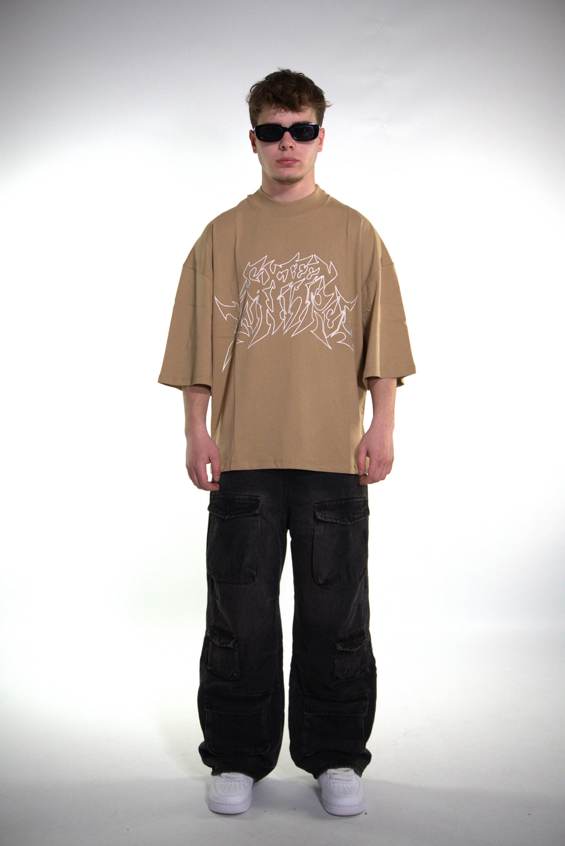 T-SHIRT GOTIC BEIGE/NERA